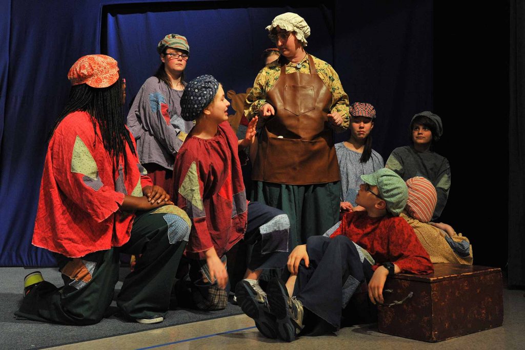 Morgan Maul-Smith from the Missoula Children’s Theatre works with the cast of Pinocchio during dress rehearsal. (Veronica Montes)