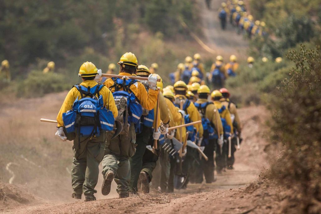 U.S. Army soldiers train with civilian firefighters working with the U.S. Forest Service. (Adeline Witherspoon, U.S. Army)